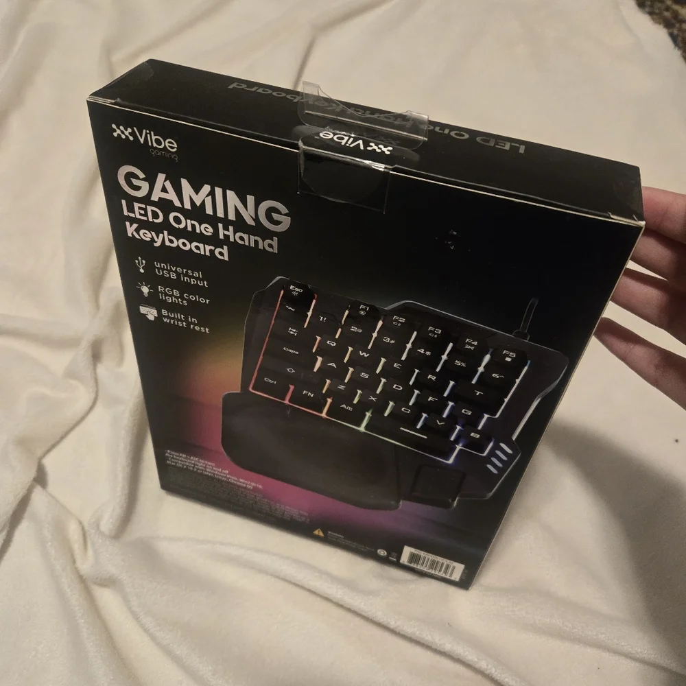 Mini One-Handed Gaming Keyboard USB Wired 35 Keys RGB Led Backlit Game Accessory